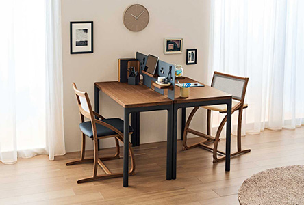 カリモクデスクのパネルセッティングの写真③